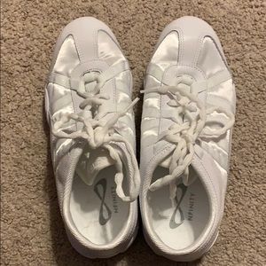 Cheer shoes